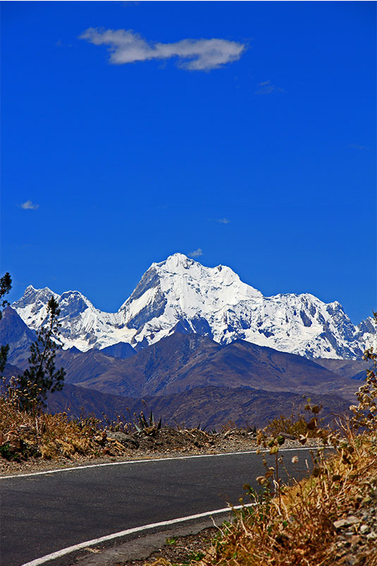 foto de carretera a  Cordillera Huayhuash, en turismo en chiquian tomada por hospedaje  en cihquián ancash perú
